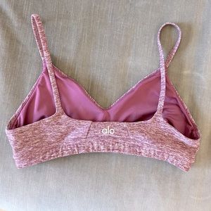 Alo Yoga Alosoft Lounge Bra electric violet heather